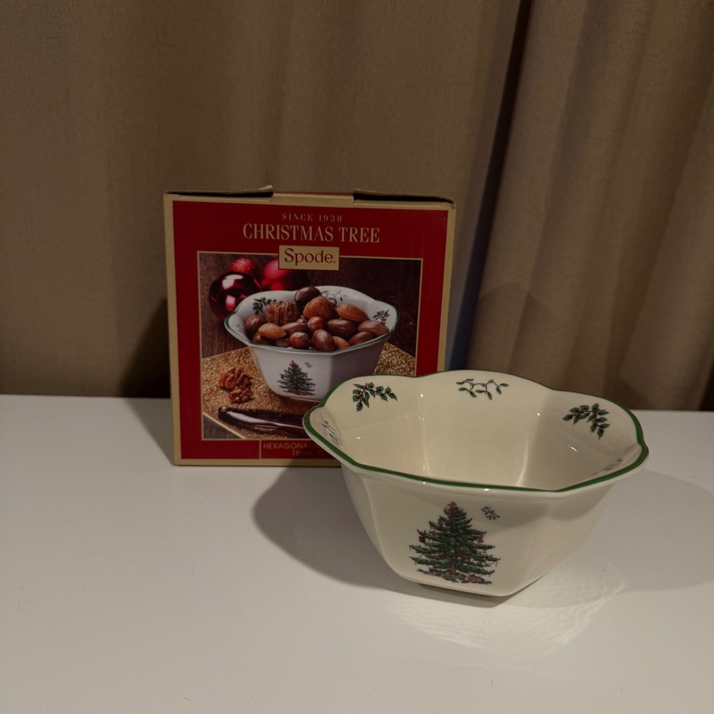 Spode Christmas Tree Hexagonal‎ Nut Bowl 16cm 7in S3324-A15 White Green Trim